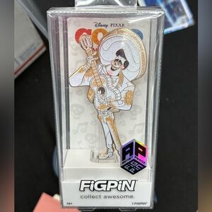 FiGPiN #1763 Coco - Ernesto de la Cruz (AP)